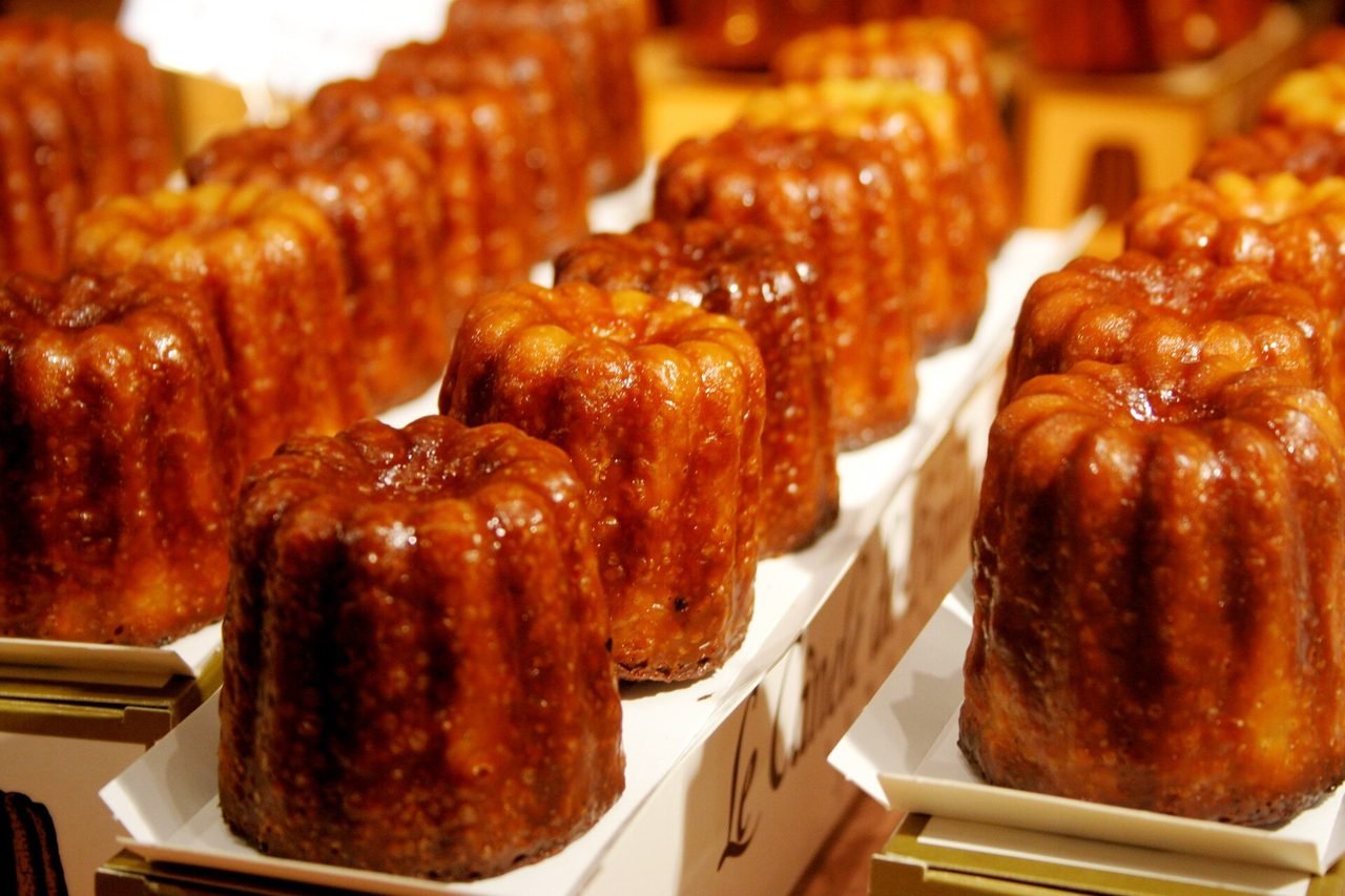 Canelés à la croûte caramélisée